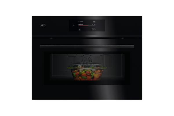 Vgradna kompaktna pečica AEG NKM7N721B