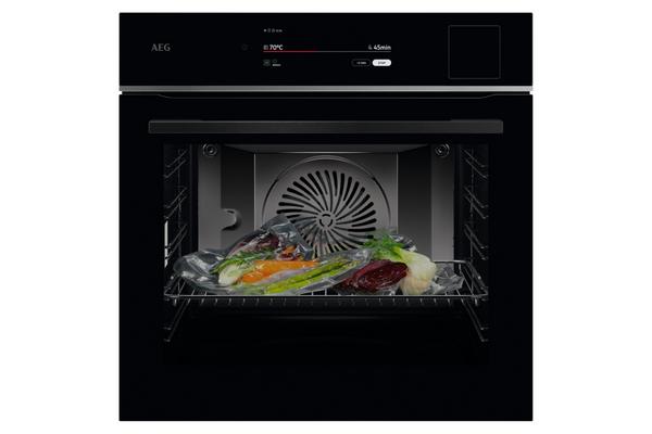 Vgradna pečica AEG TP9SB831AB