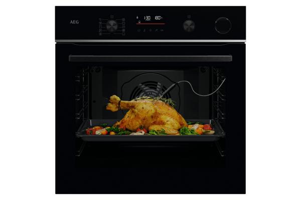 Vgradna pečica AEG TR6PB531SB