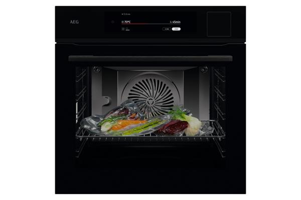 Vgradna pečica AEG NBP9S831AB