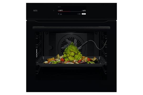 Vgradna pečica AEG NBT9P831AB
