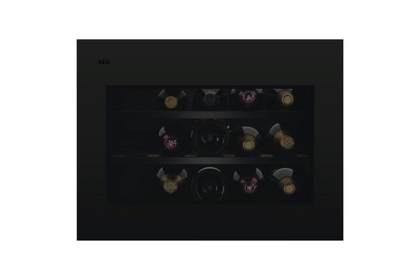Vgradna vinska vitrina AEG NKW8P21KAT